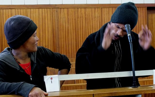 Mariaan Nobles en Johan Typie Julies in die hofsaal